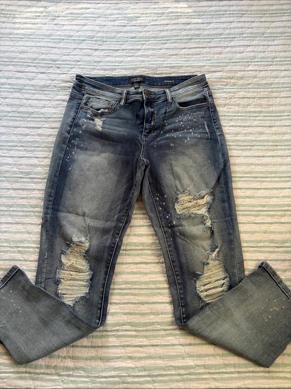 Judy Blue Distressed Light-Mid Blue Ripped Jeans Boyfriend Fit